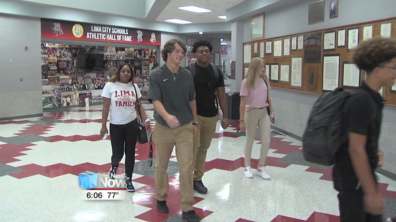Senior students at Lima City Schools start their last 'first day' 2.jpg